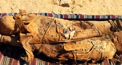 U drevnoj egipatskoj grobnici pronađene 34 mumije. Dvije su čudno isprepletene